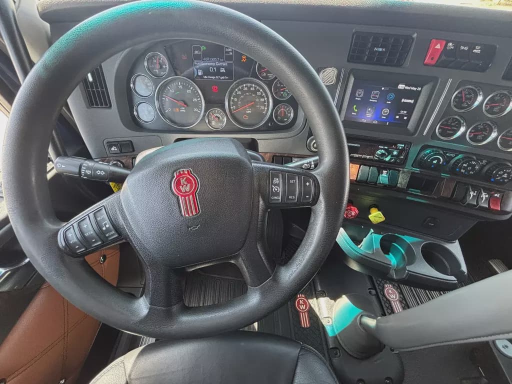 2022 Kenworth T680 image 7