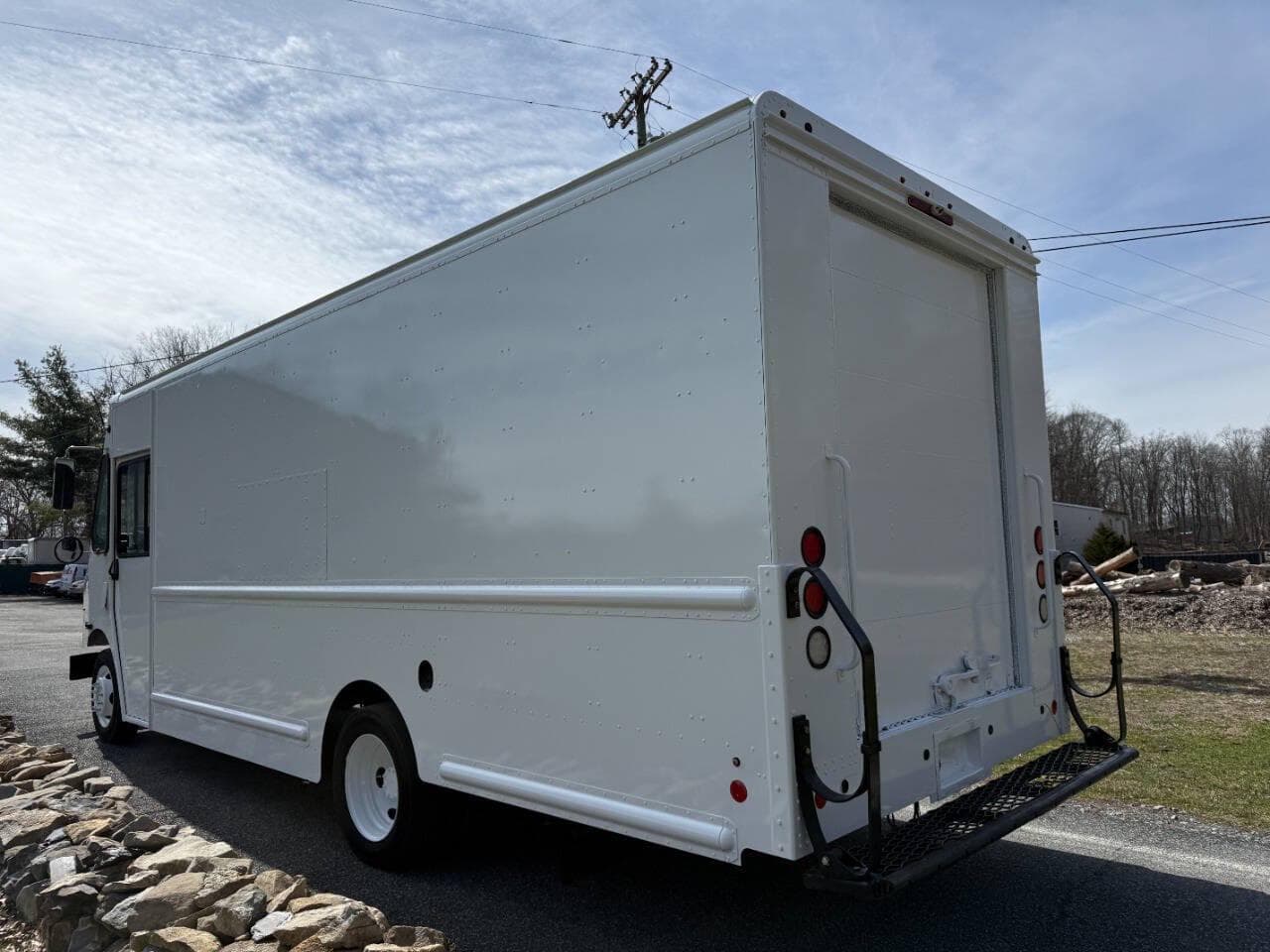 2021 Ford Stripped Chassis image 5