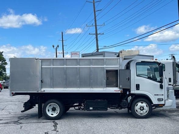 2024 Isuzu NRR image 18