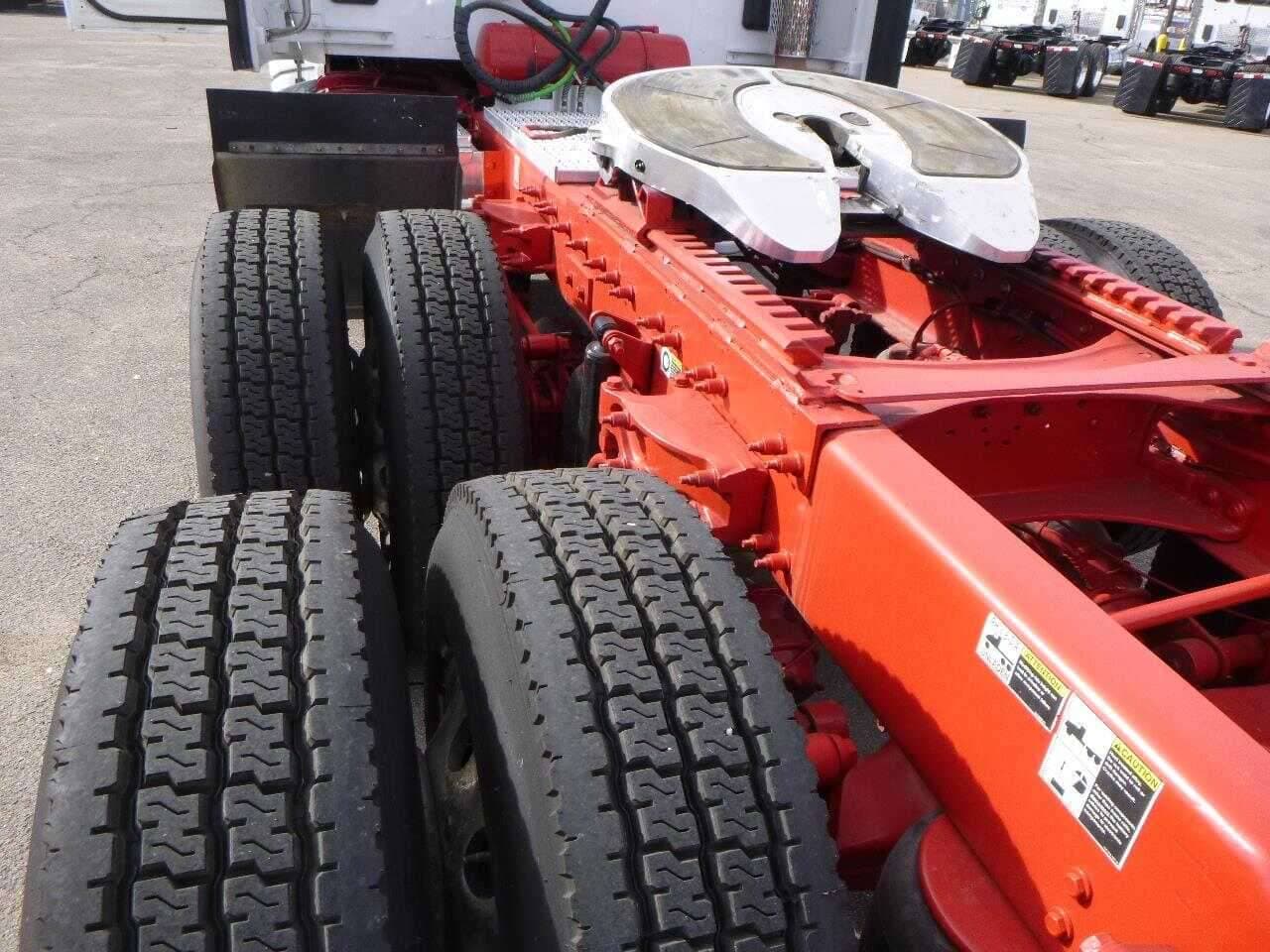 2023 Peterbilt 567 image 9