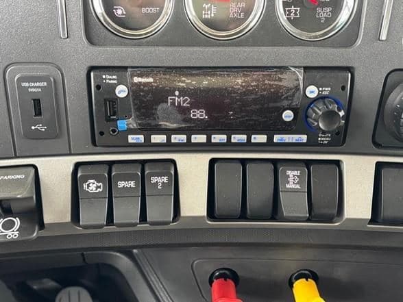 2025 Kenworth T880 image 15