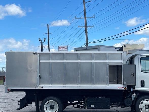 2024 Isuzu NRR image 17