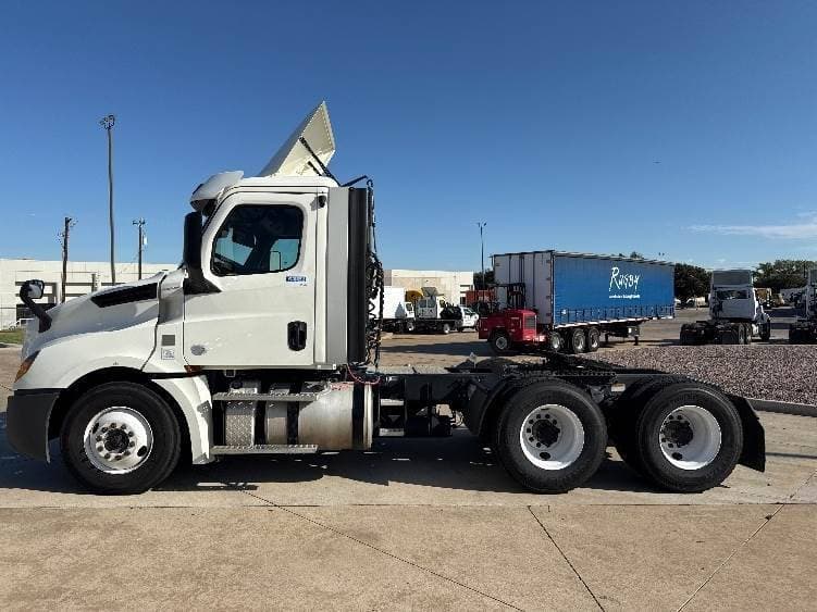2018 Freightliner Cascadia image 10
