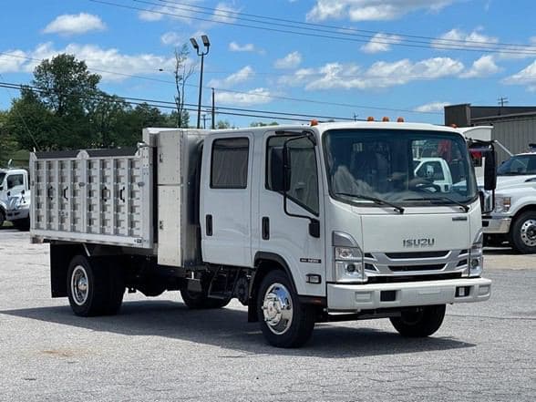 2024 Isuzu NRR image 1