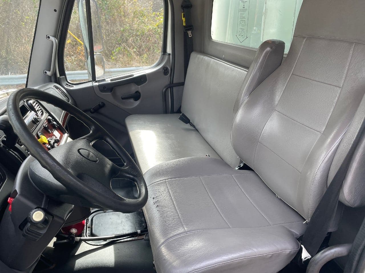 2020 Freightliner M2106 image 21