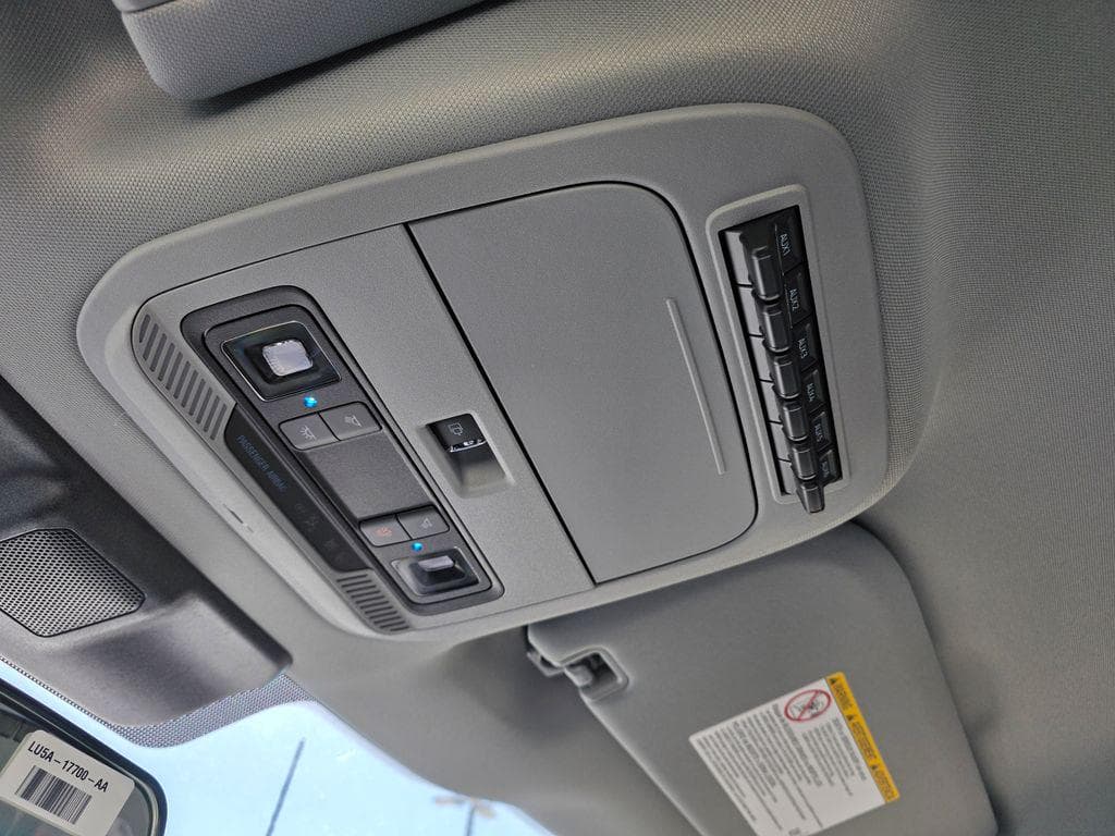 2026 Ford F-550SD XL Service Utility Body image 37