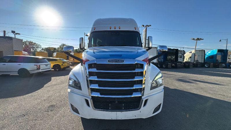 2021 Freightliner Cascadia image 2