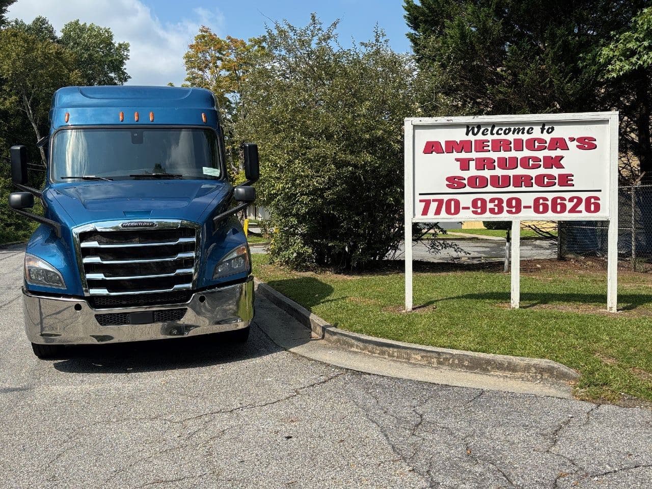 2020 Freightliner Cascadia 126 image 1