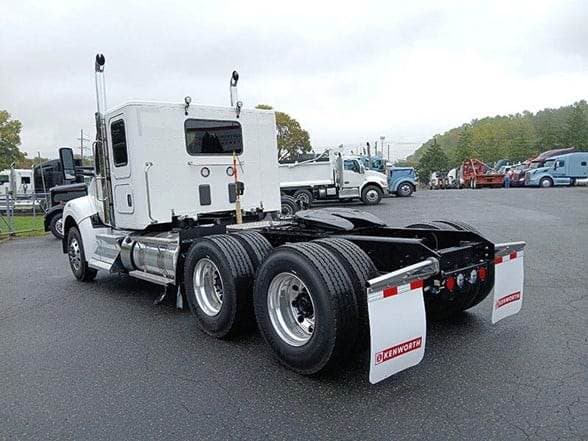2025 Kenworth T880 image 3