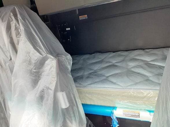 2025 Kenworth T880 image 4