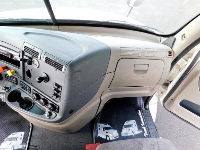 2018 Freightliner Cascadia image 25