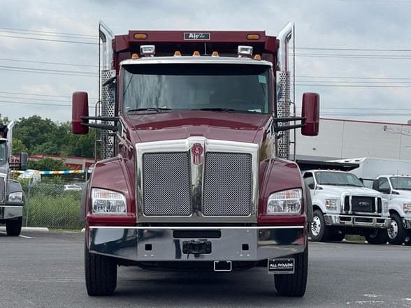 2025 Kenworth T880 image 3