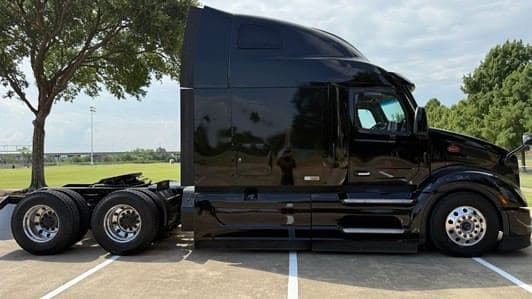 2022 Peterbilt 579 image 8