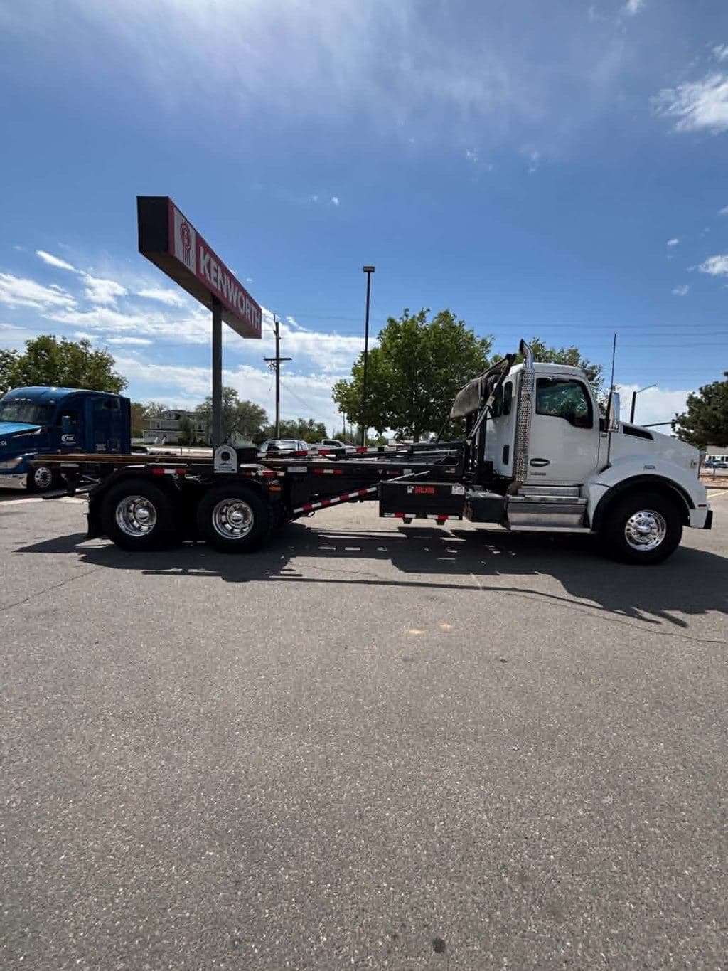 Used 2024 KENWORTH T880 image 13