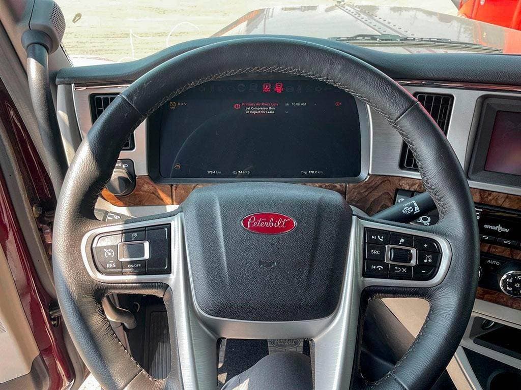 2025 Peterbilt 589 image 12