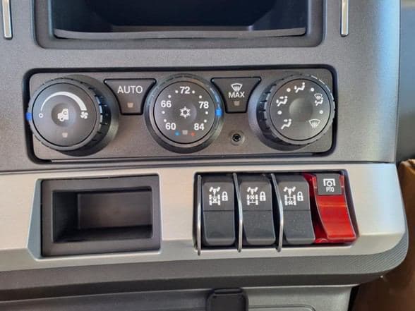 2026 Kenworth T880 image 16