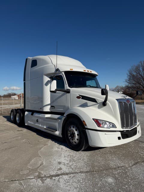 2024 Peterbilt 579 image 2