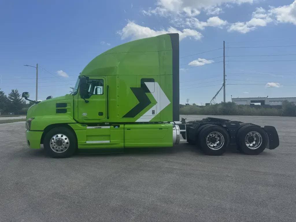 Used 2020 MACK Conventional - Sleeper Truck image 2