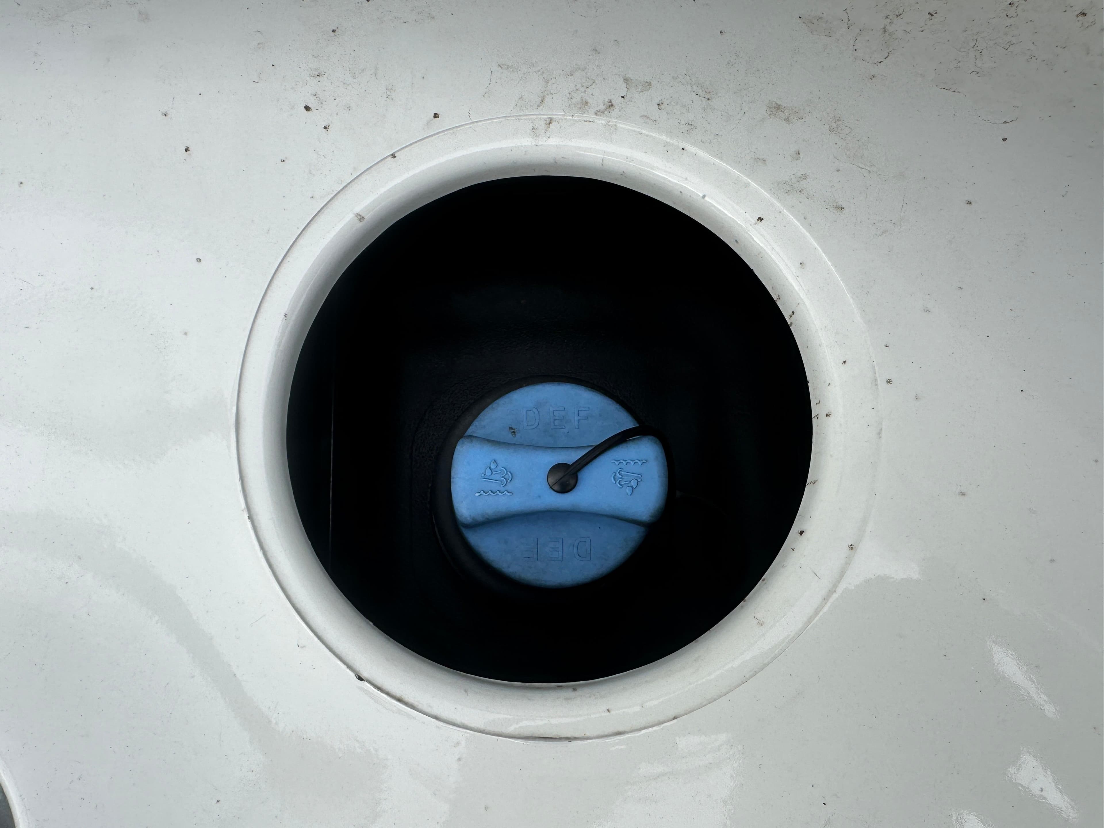 2022 International LT image 10