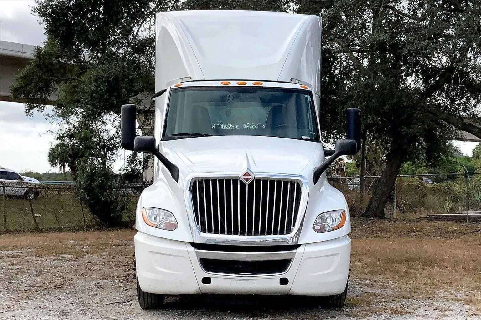 2021 International LT625 image 2