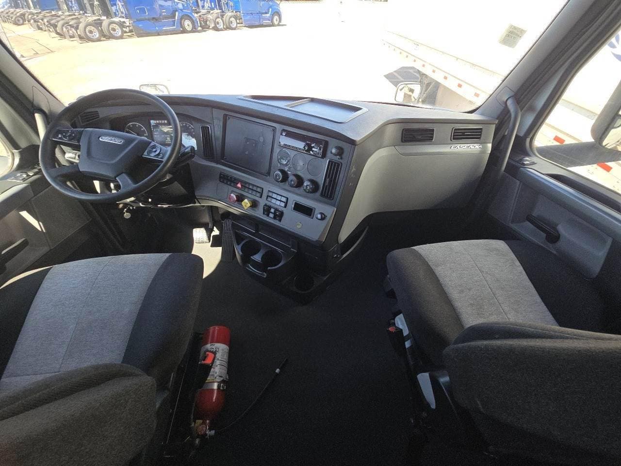 2021 Freightliner Cascadia 126 Sleeper Semi Truck - 72" Condo, Detroit 400HP, Automatic image 10