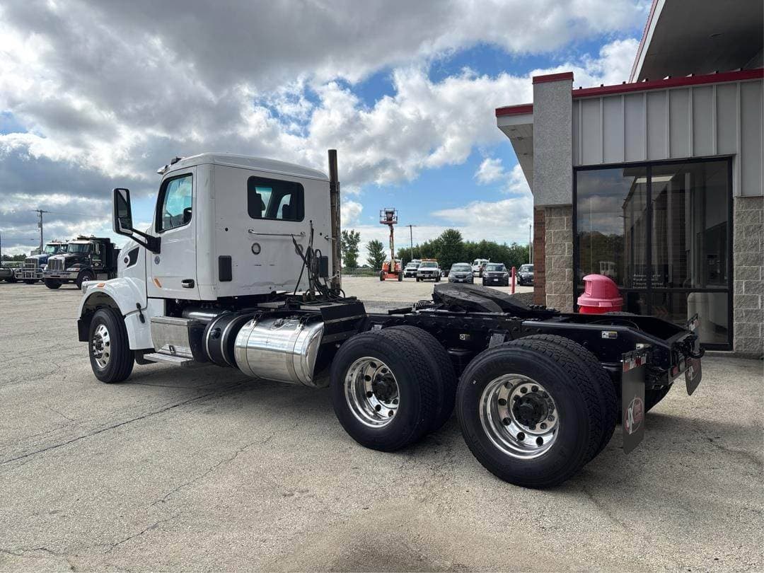2020 Peterbilt 567 image 4