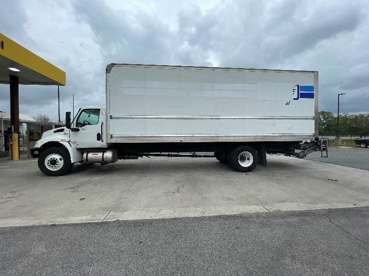 2022 International MV607 Box Truck - 220HP, 6 Speed Automatic, Roll up Door image 4