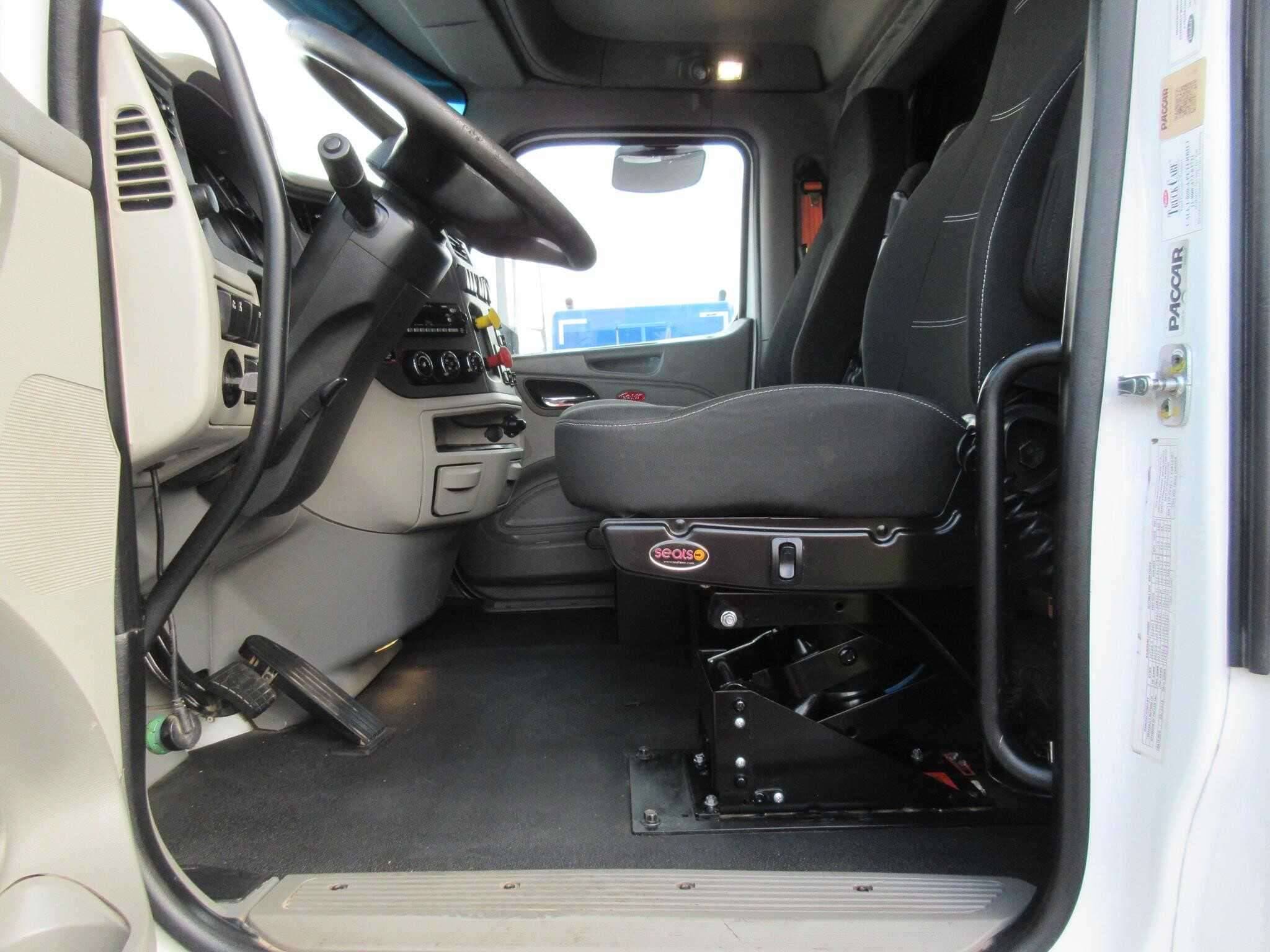 2019 Peterbilt 567 image 10