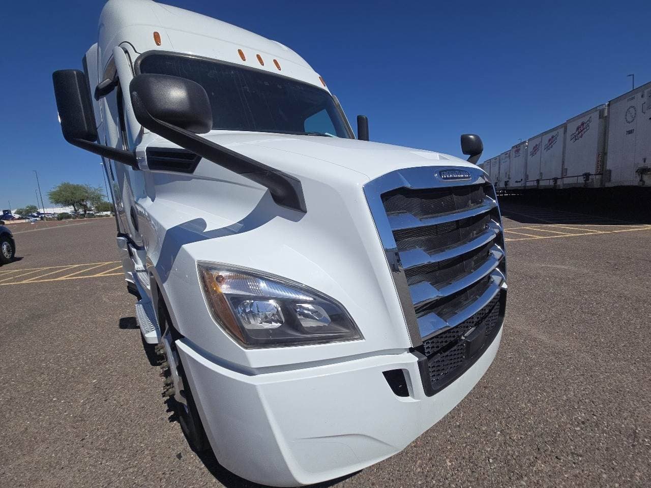 2021 Freightliner Cascadia 126 Sleeper Semi Truck - 72" Condo, Detroit 400HP, Automatic image 7