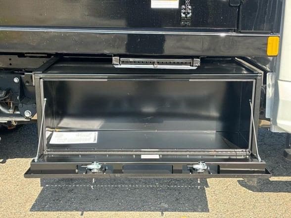 2024 Ford F550 image 10