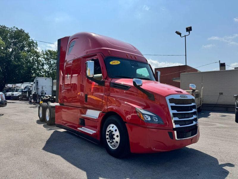 2023 Freightliner Cascadia image 3