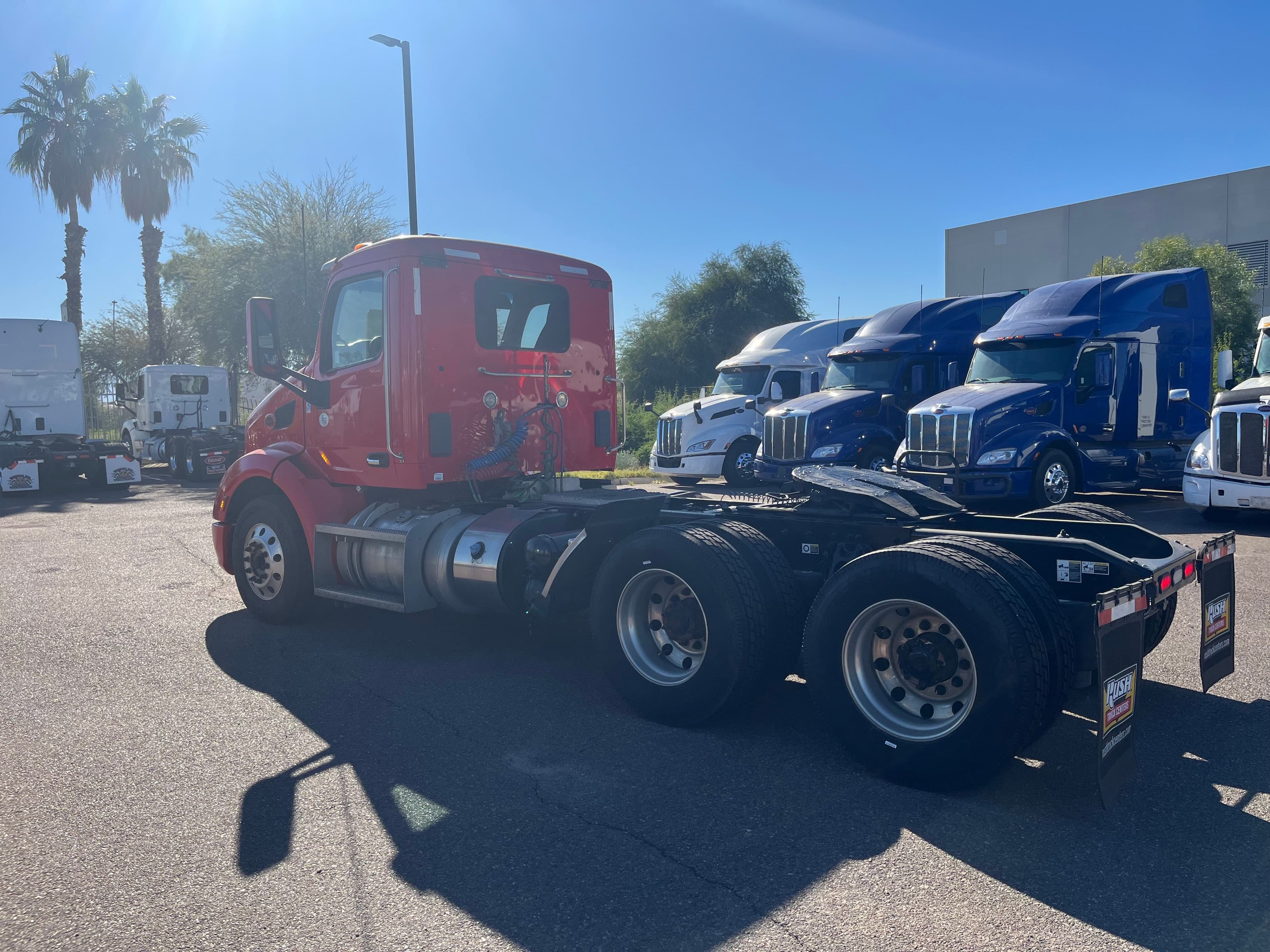 2020 Peterbilt 579 image 4