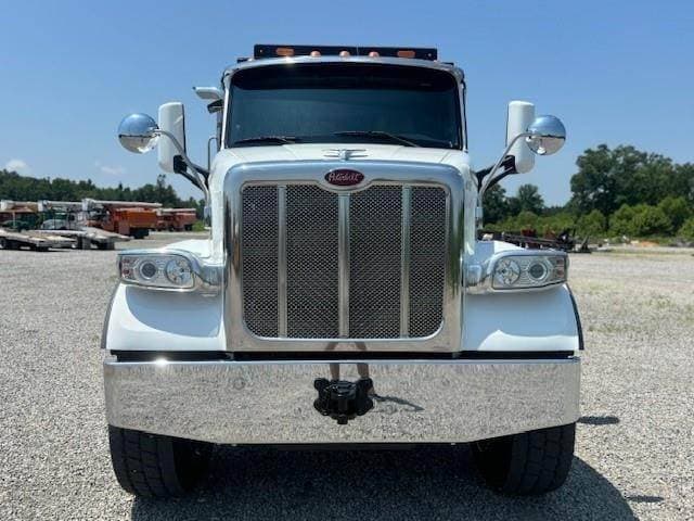 2020 Peterbilt 567 image 1