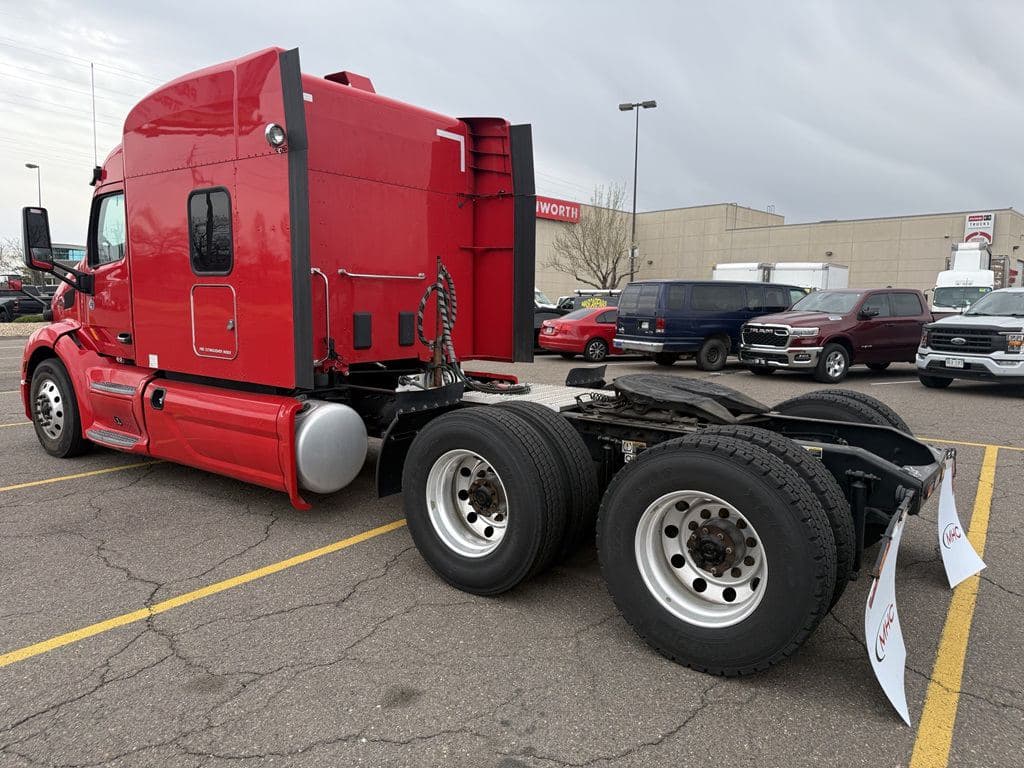 Used 2022 PETERBILT 579 image 12