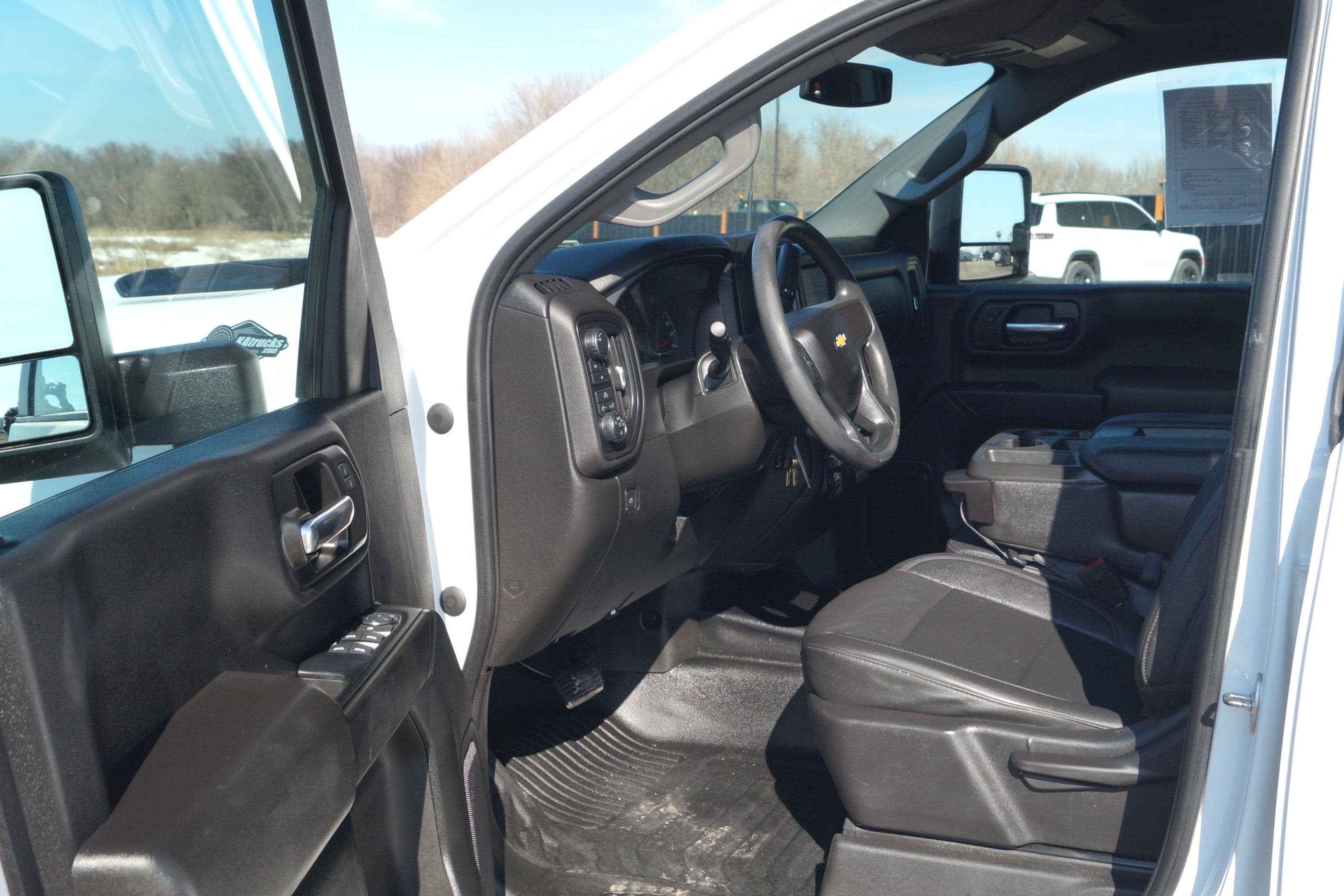 2023 Chevrolet Silverado 2500 WT - 8ft Flatbed - 4WD 6.6L V8 image 11