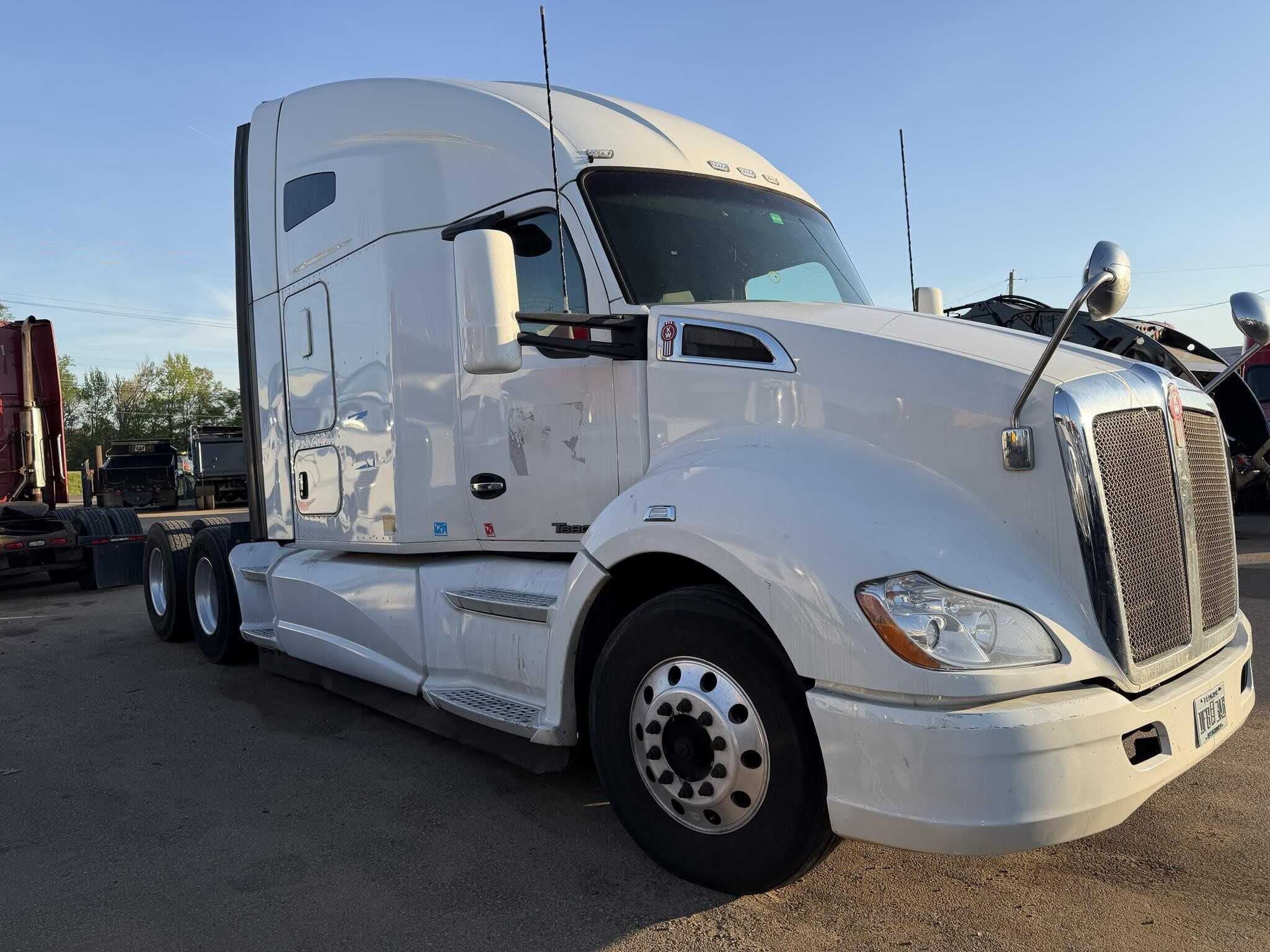 2019 Kenworth T680 image 3