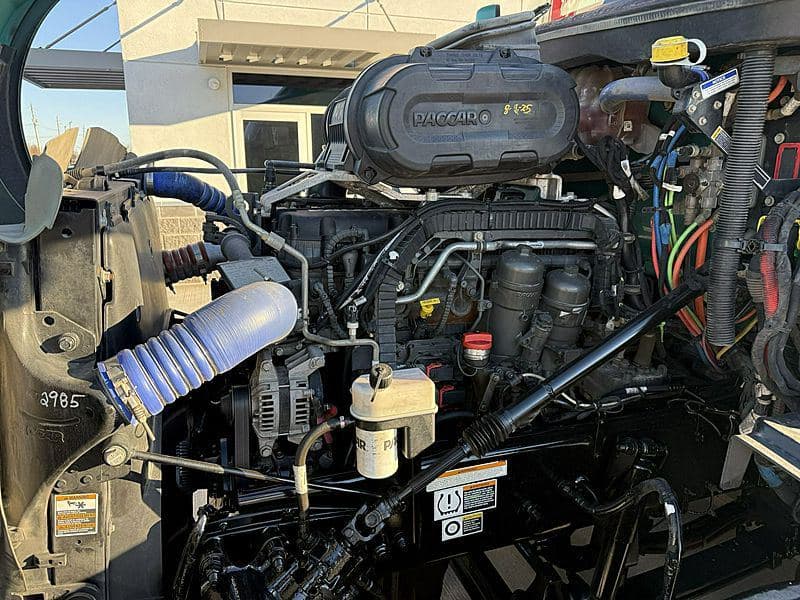 2023 Peterbilt 579 image 6