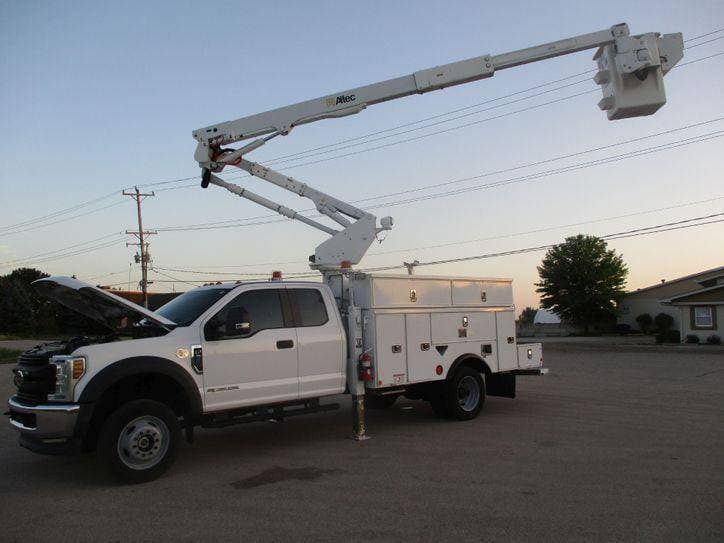 2018 Ford F550 SUPER CAB BUCKET TRUCK 4X4 image 41