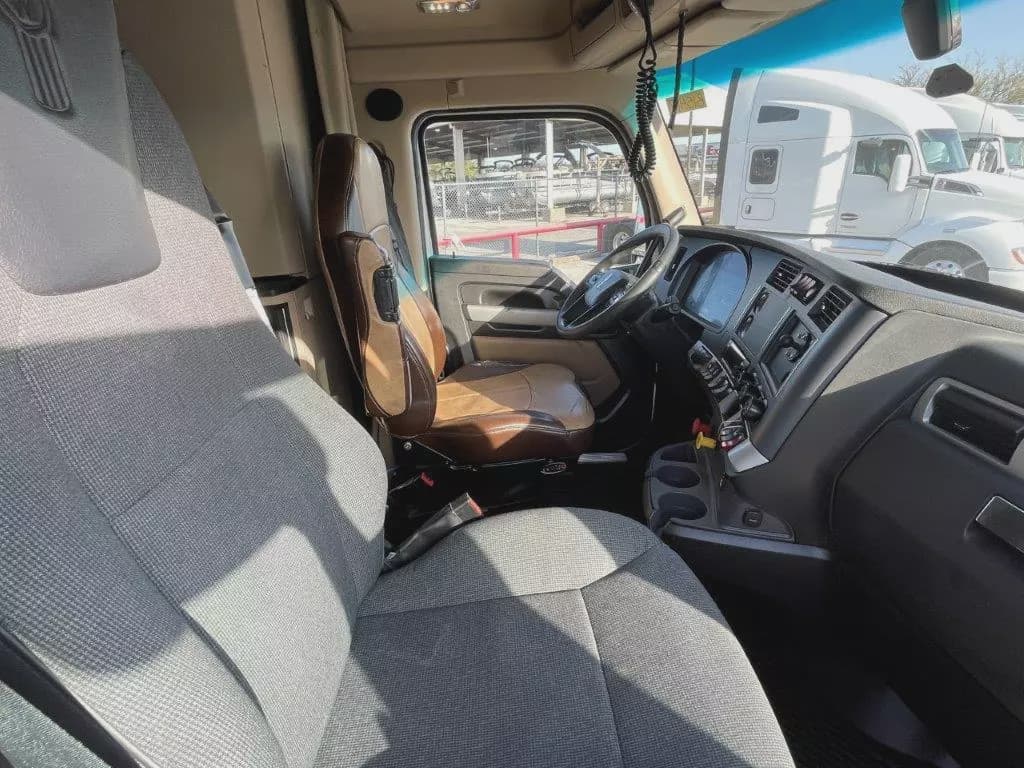 2022 Kenworth T680 image 7