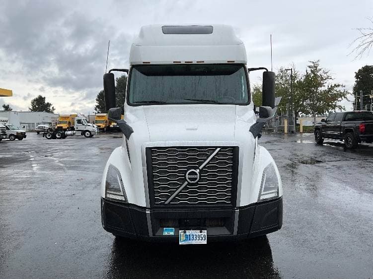 2022 Volvo VNL image 2