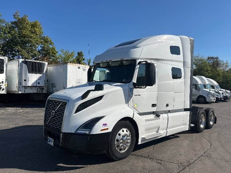 2022 Volvo VNL image 3