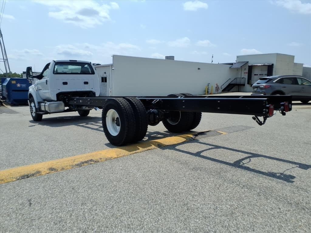 2027 Ford F750 SD image 4