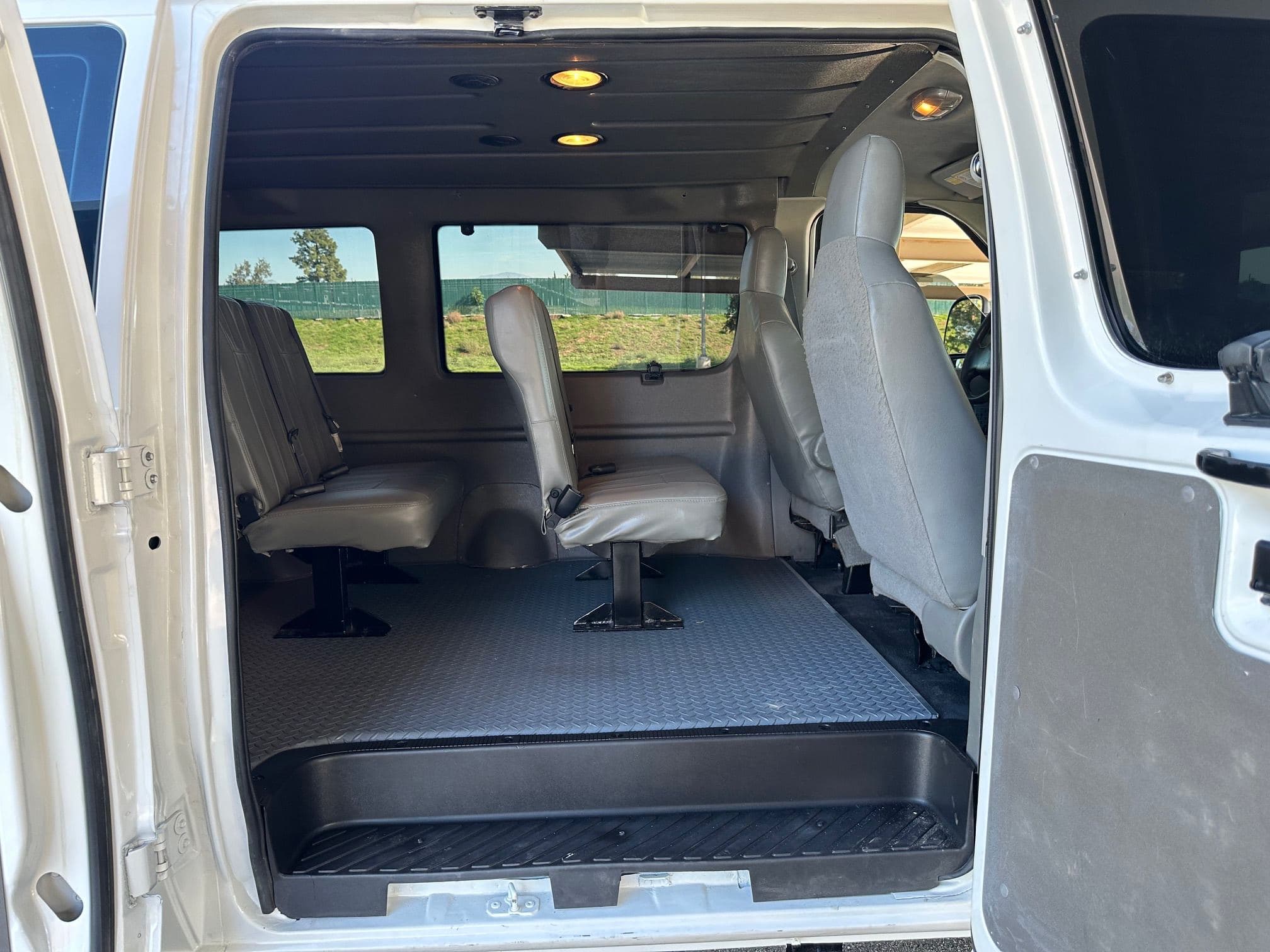 2013 FORD E350 SD 4x4 Passenger Van 13477 image 23