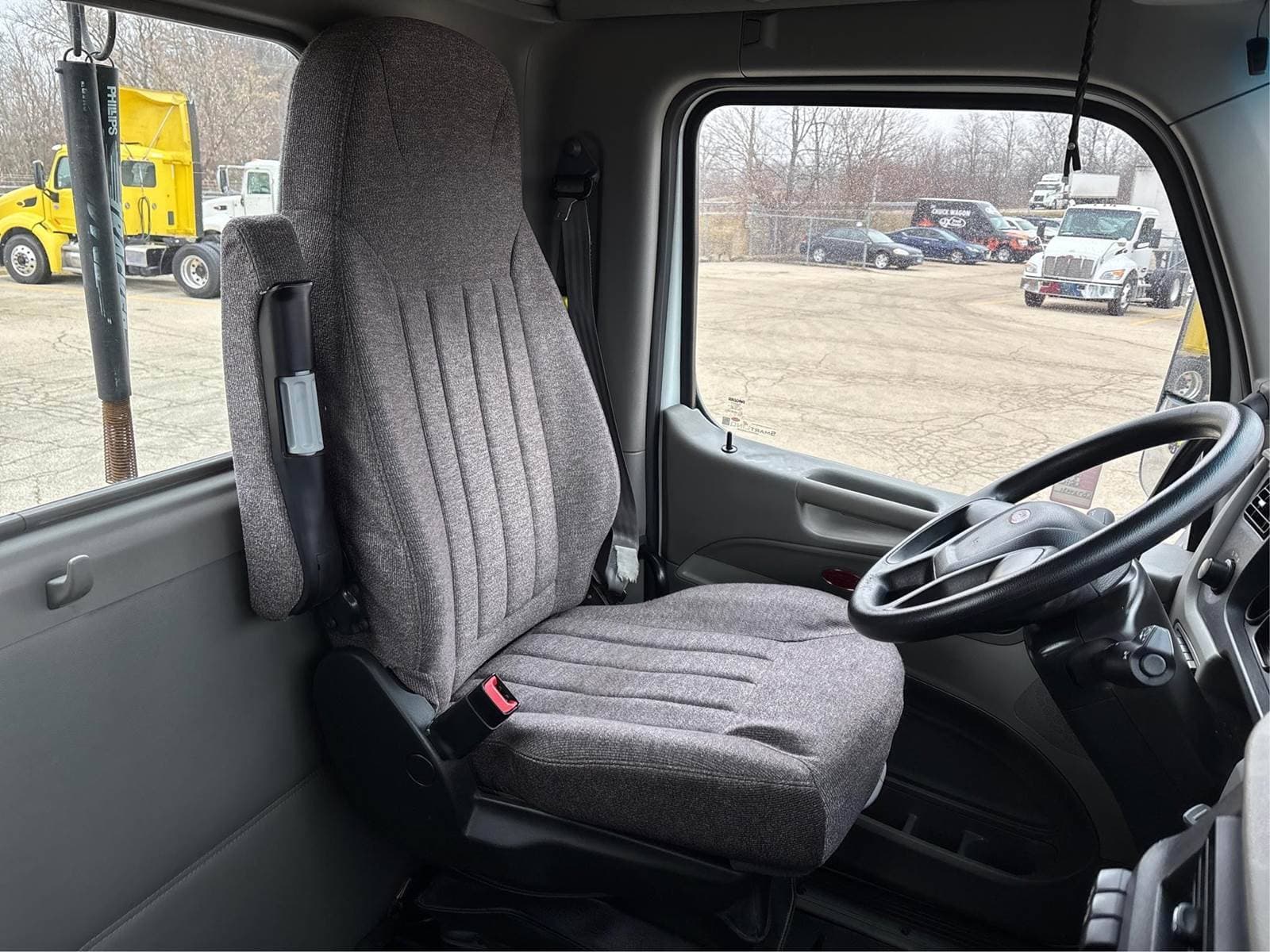 2020 Peterbilt 579 image 13