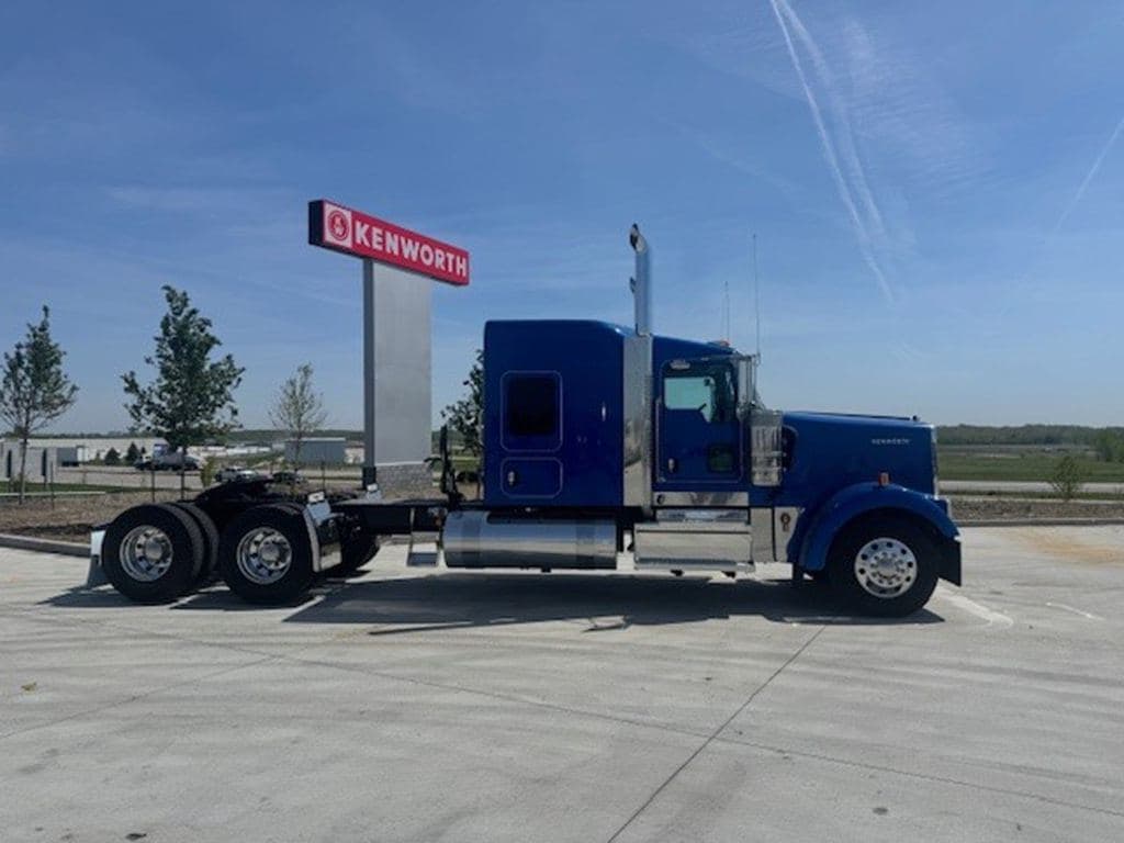 New 2027 KENWORTH W900L image 9