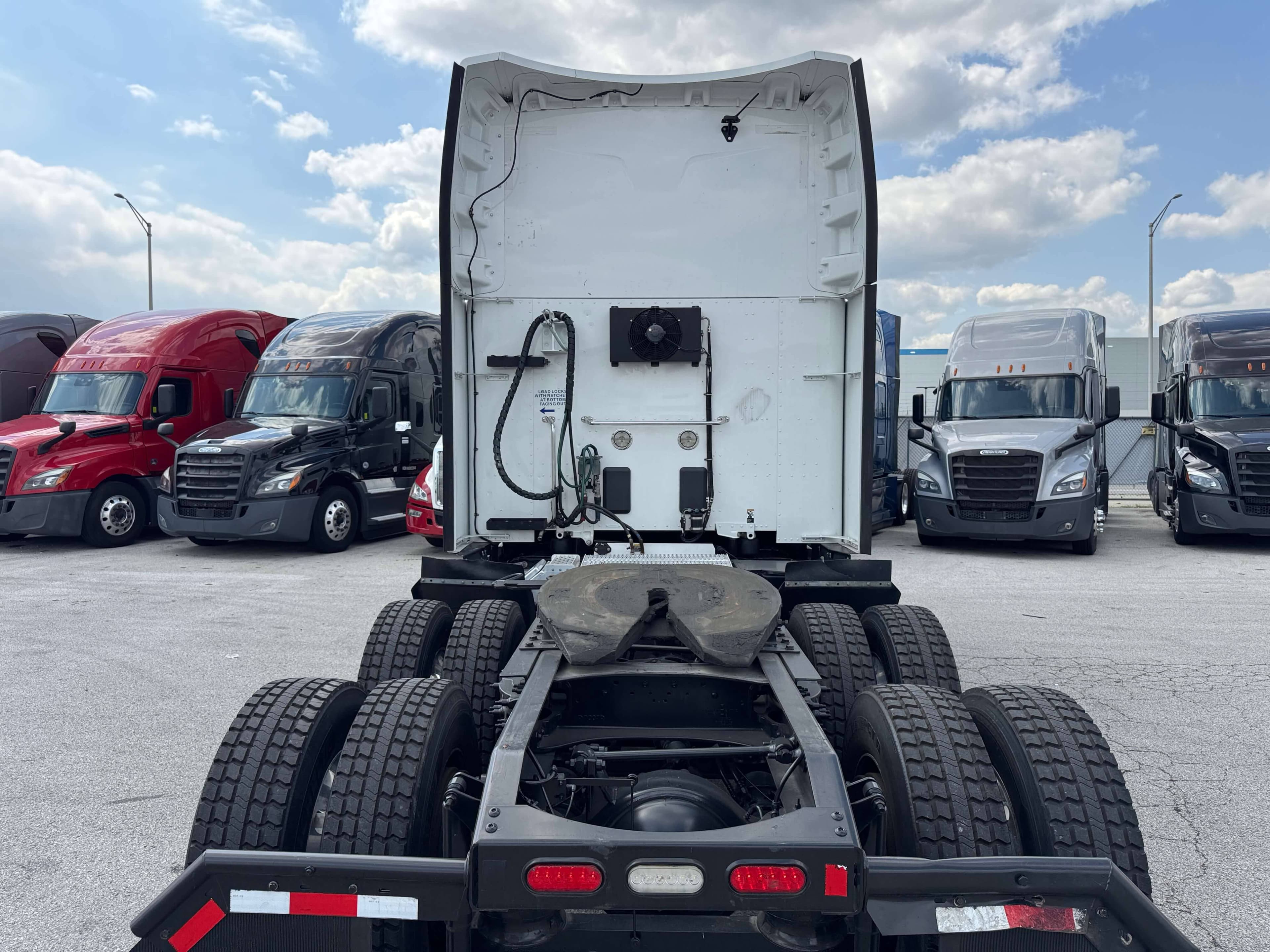 2022 Peterbilt 579 image 10