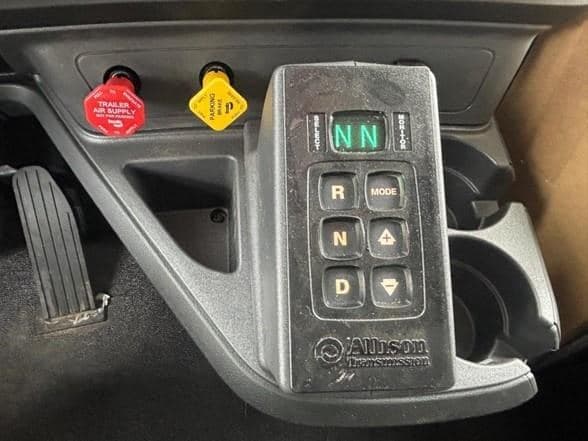 2025 Kenworth T880 image 13