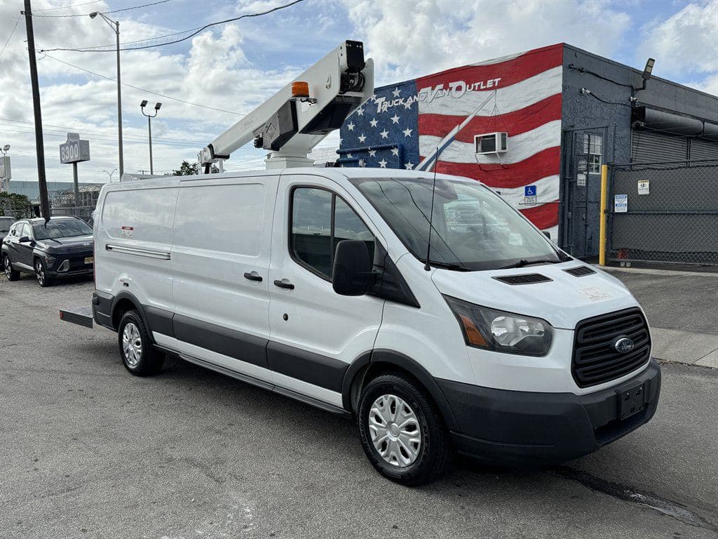 2017 Ford Transit Cargo image 16