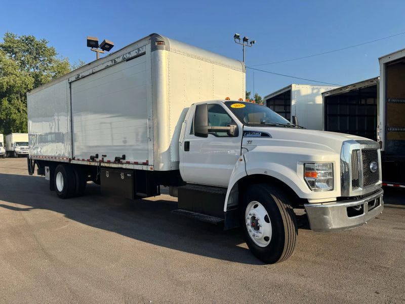 2019 Ford F-750 image 9