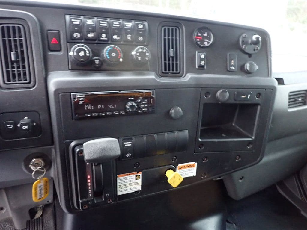 Used 2021 INTERNATIONAL MV607 image 7